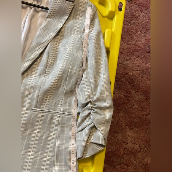 Classy white and gray blazer jacket - Picture 6 of 7